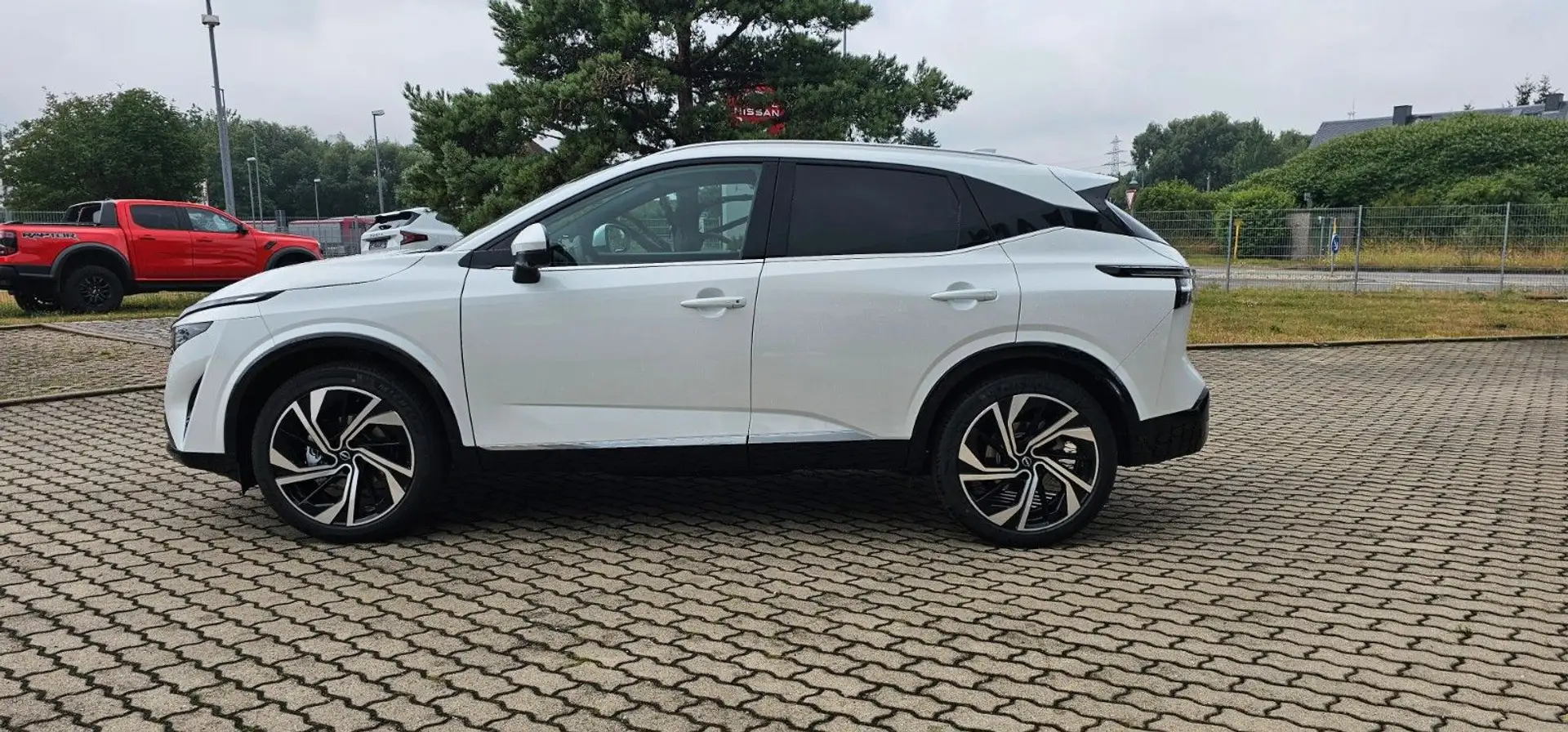 Nissan Qashqai 1.3 MHEV Tekna+ PANO+HUD+BOSE+SHZ Wit - 2