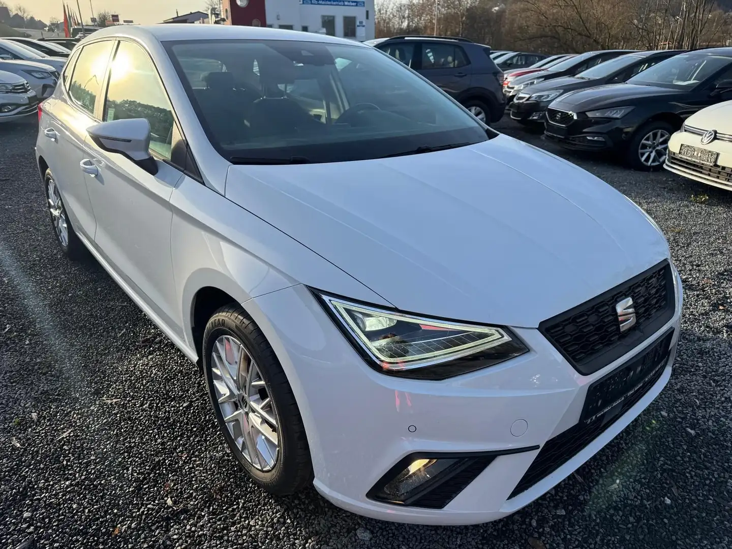 SEAT Ibiza 1.0 TSI *STYLE*PDCHI+VO+KAMERA*DAB*ACC*FUL Blanc - 1