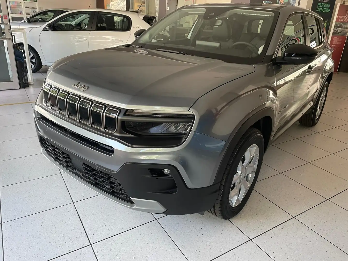 Jeep Avenger Avenger 1.2 turbo Altitude fwd 100cv Grau - 1