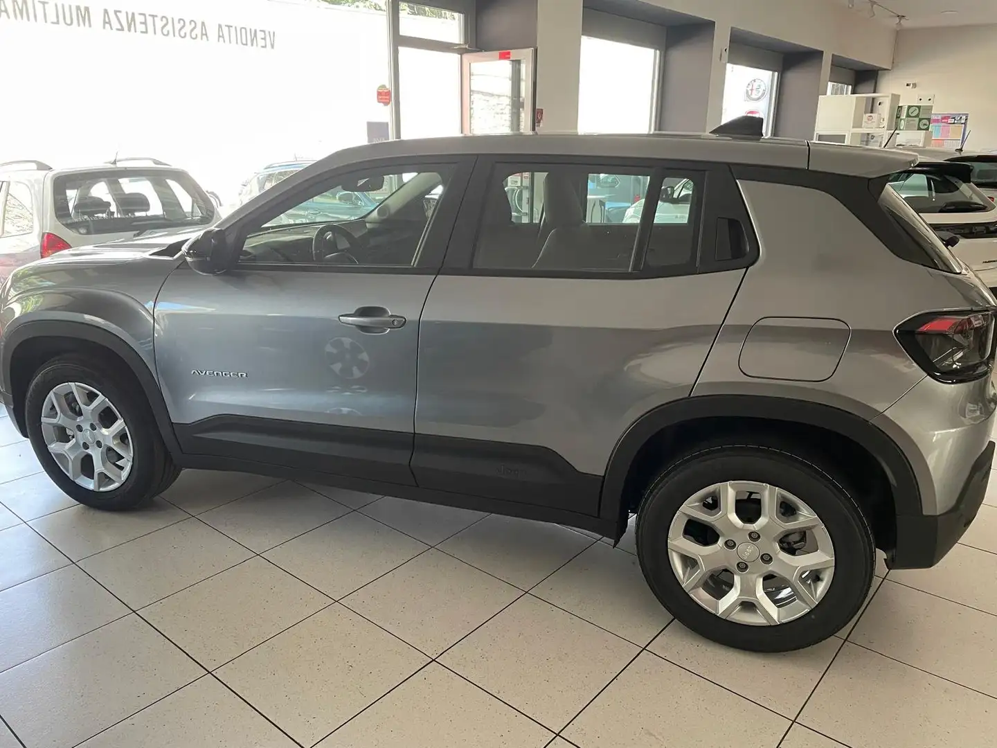 Jeep Avenger Avenger 1.2 turbo Altitude fwd 100cv Grau - 2