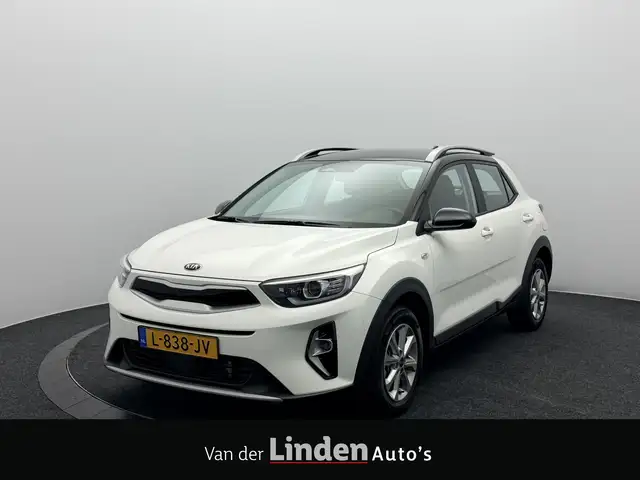 2021 Kia Stonic in White for sale