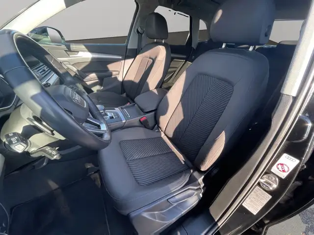 Audi Q5 view 11