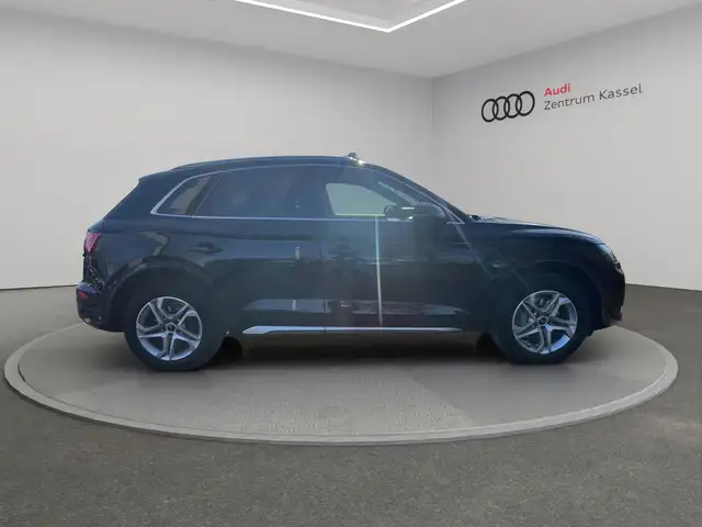 Audi Q5 view 8