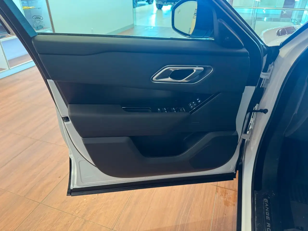 Land Rover Range Rover Velar снимка Land Rover Range Rover Velar