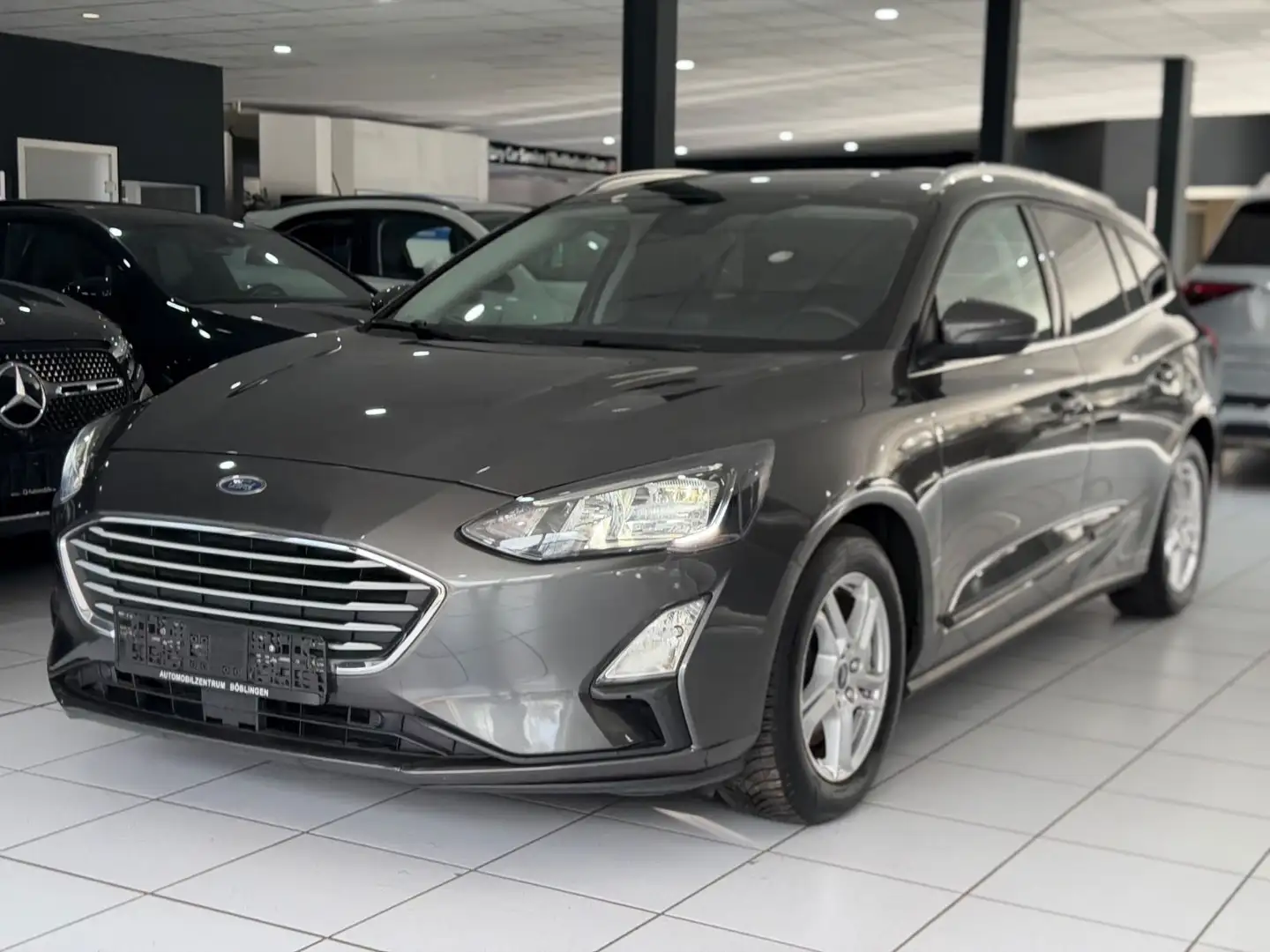 Ford Focus Turnier Cool&Connect*LED*CARPLAY*NAVI* Gris - 2