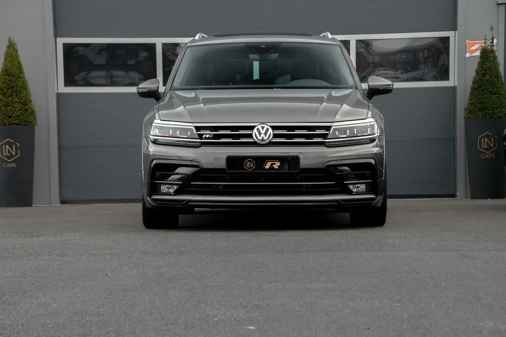 Volkswagen Tiguan 1.4 TSI 4Motion R-Line |Pano|DAB|Trekhaak Grijs - 2
