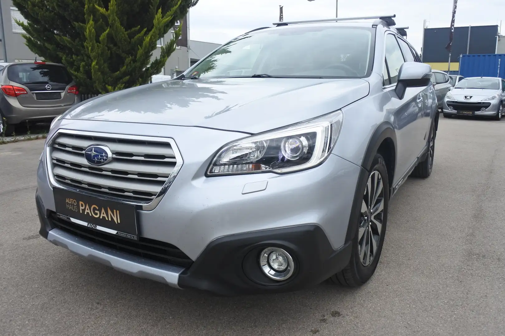 Subaru OUTBACK Touring Wagon 2,0 D Superior AWD CVT Silber - 1