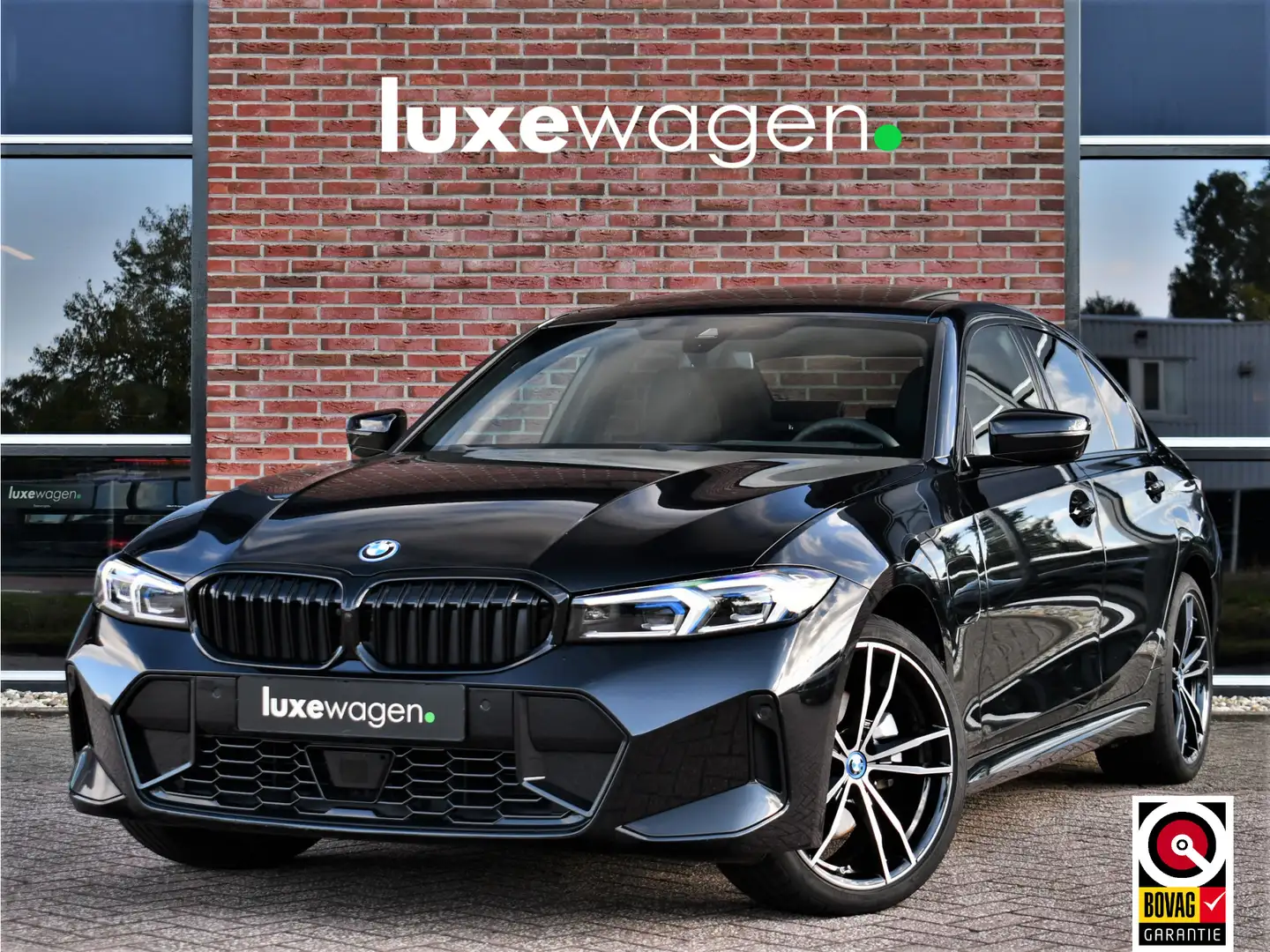 BMW 330 3-serie 330e M-Sport Pano ACC H/K 360 HUD 19inch E Zwart - 1