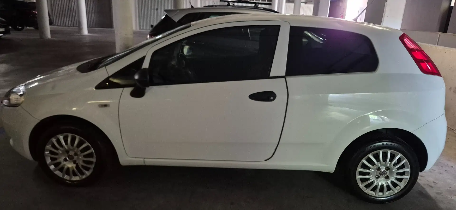 Fiat Grande Punto Grande Punto 1.3 75cv Van Autocarro Tempestata Wit - 2