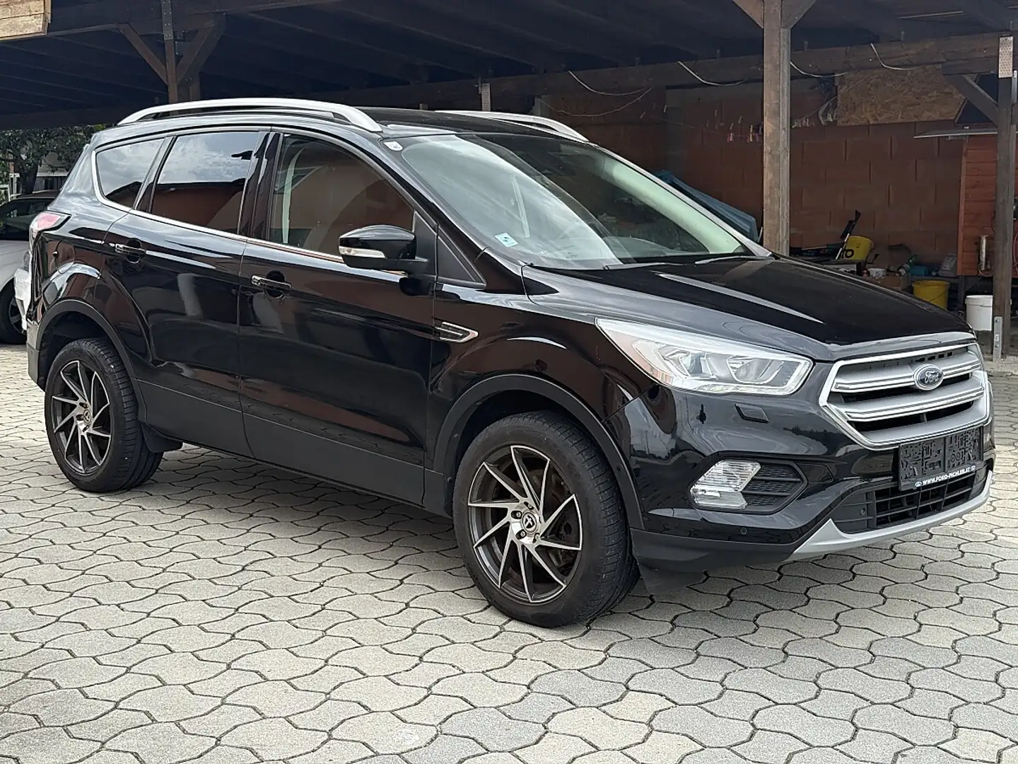 Ford Kuga 1,5 TDCi Titanium Start/Stop Schwarz - 1