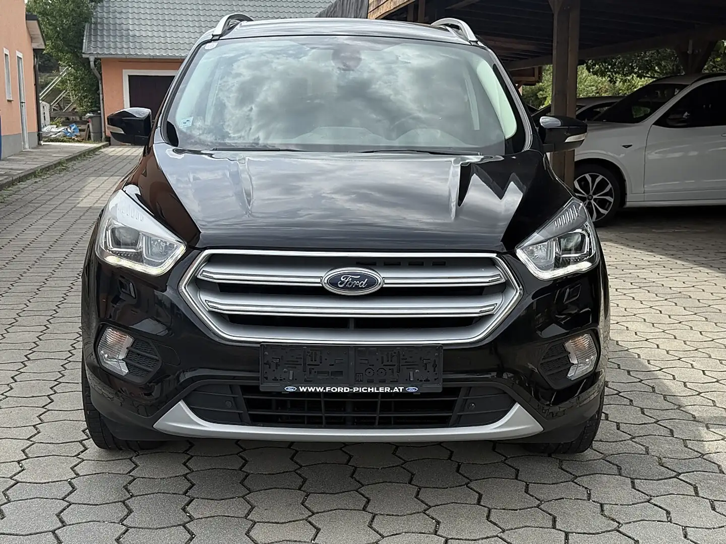 Ford Kuga 1,5 TDCi Titanium Start/Stop Schwarz - 2