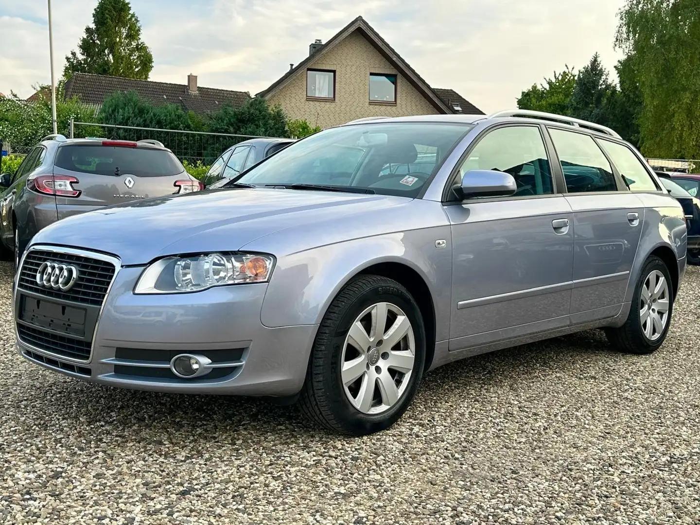 Audi A4 2.0 Avant AHK SHZ PDC 1Hand Scheckheft bei Audi Bleu - 1