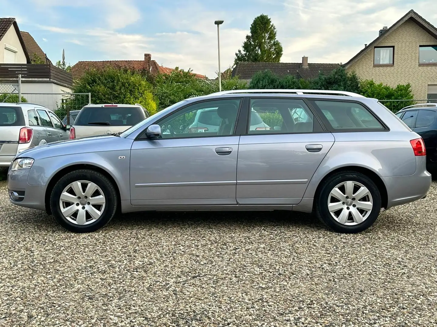 Audi A4 2.0 Avant AHK SHZ PDC 1Hand Scheckheft bei Audi Bleu - 2