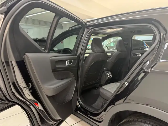 Volvo XC40 view 7