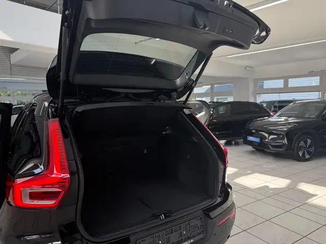 Volvo XC40 view 10
