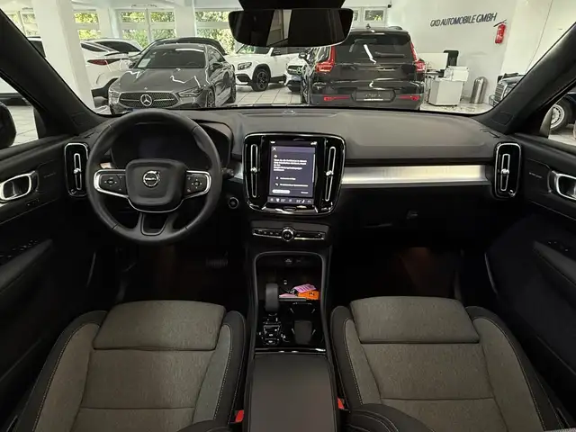 Volvo XC40 view 15