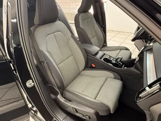 Volvo XC40 view 11