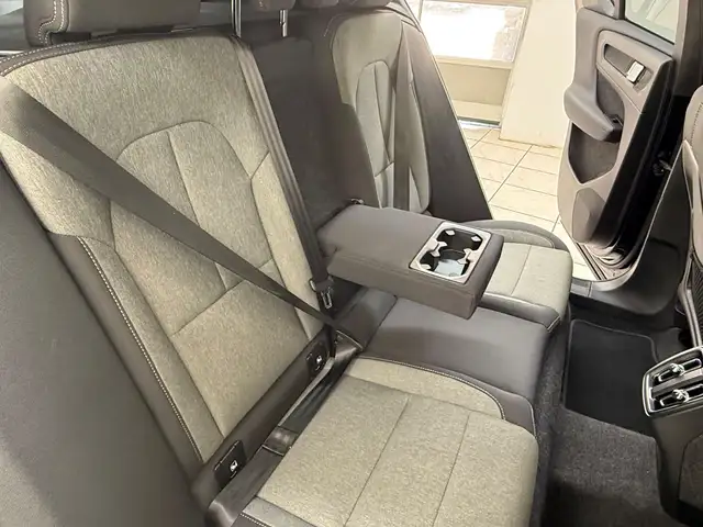 Volvo XC40 view 12