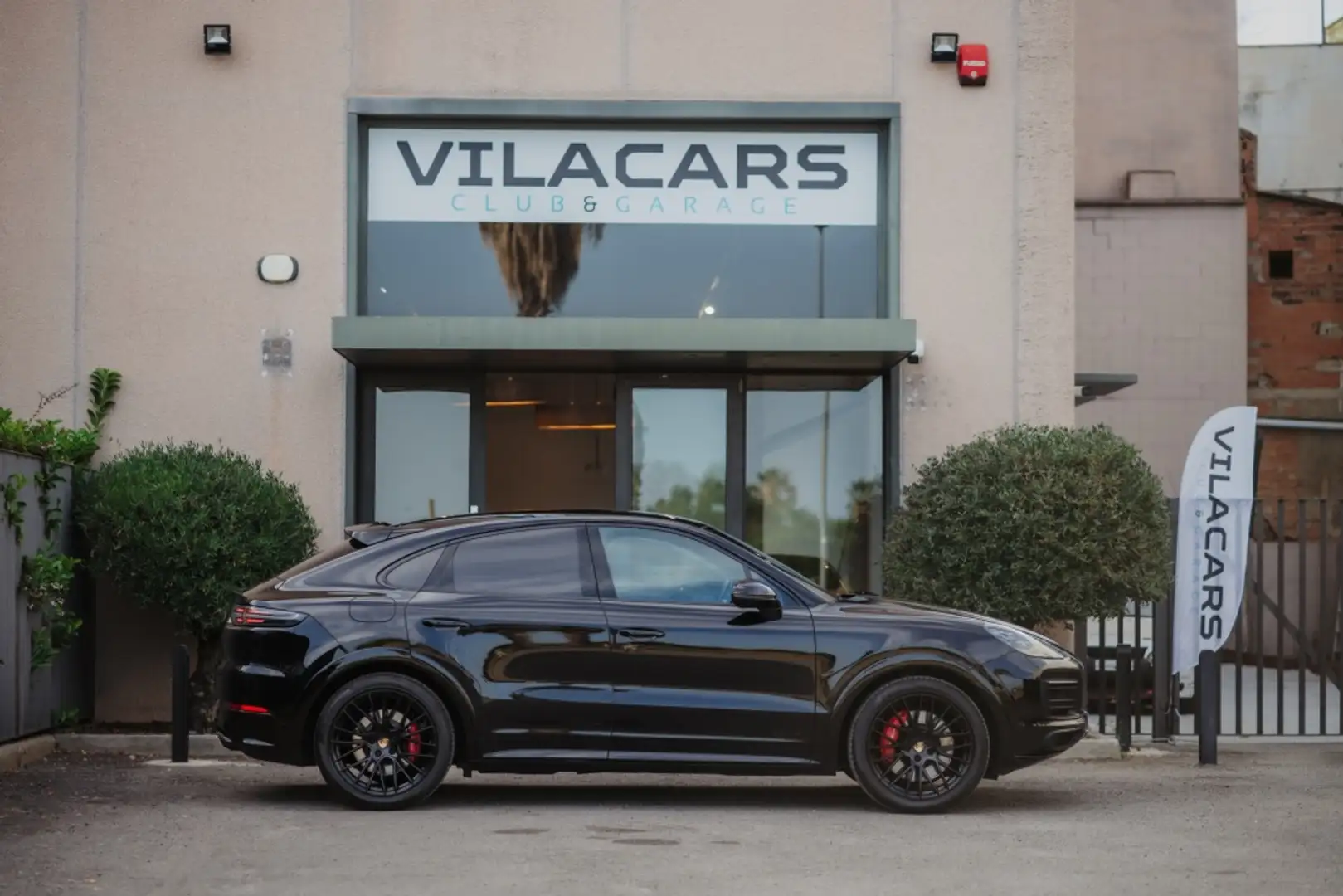 Porsche Cayenne Coupé GTS Zwart - 2