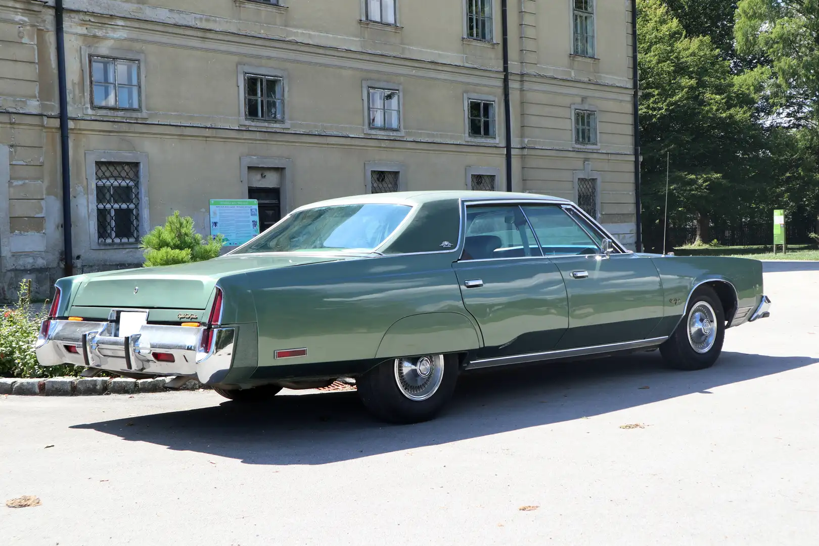 Chrysler New Yorker Broughham Grün - 2