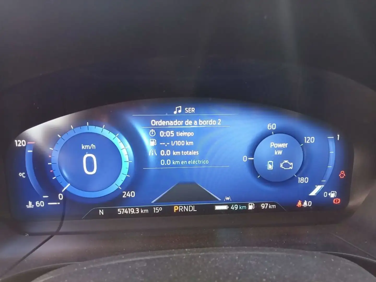 Ford Kuga Plug-in Híbrido K2.5 Duratec PHEV ST-Line X 4x2 Plateado - 2