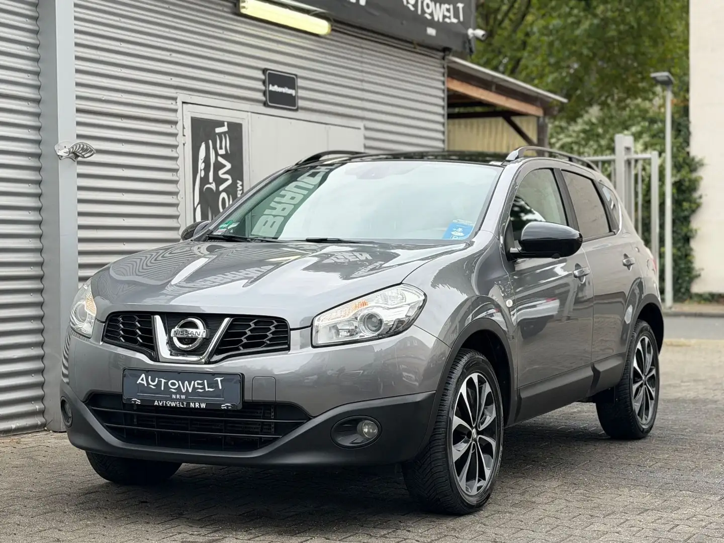 Nissan Qashqai 1.6 dCi 360 *NAVI*T-LEDER*PANO*AHK*PDC* Grau - 2