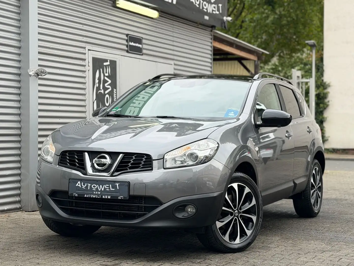 Nissan Qashqai 1.6 dCi 360 *NAVI*T-LEDER*PANO*AHK*PDC* Grau - 1
