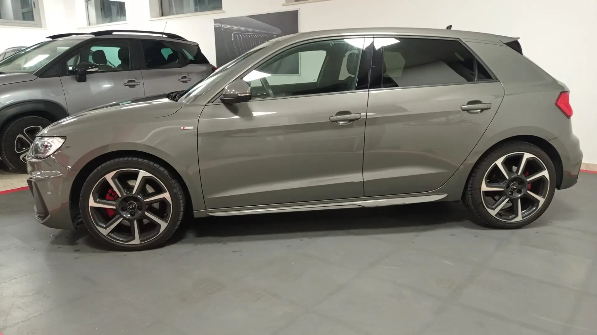 Audi A1 A1 Sportback 40 2.0 tfsi S Line Edition s-tronic Grau - 2