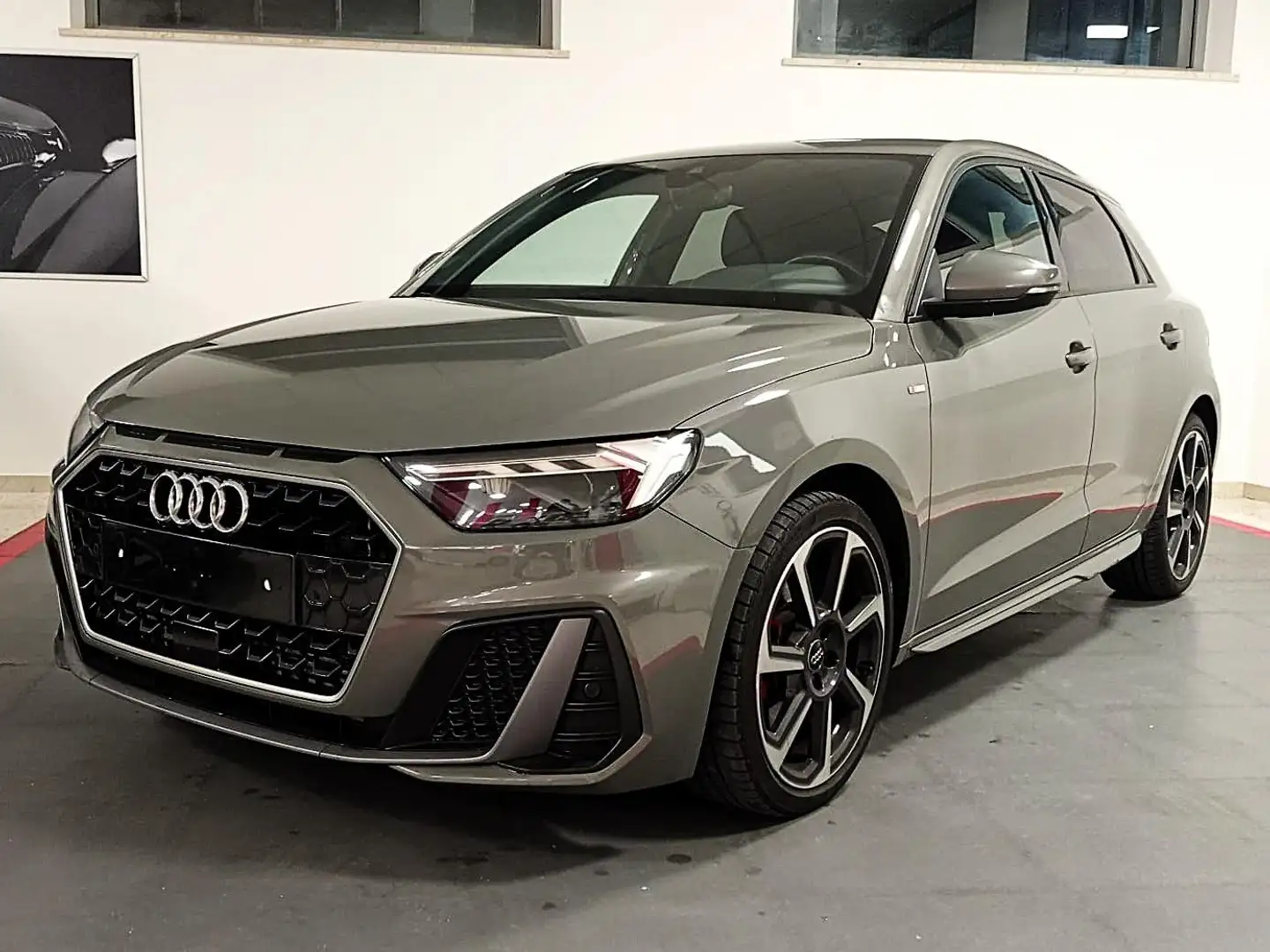 Audi A1 A1 Sportback 40 2.0 tfsi S Line Edition s-tronic Grau - 1