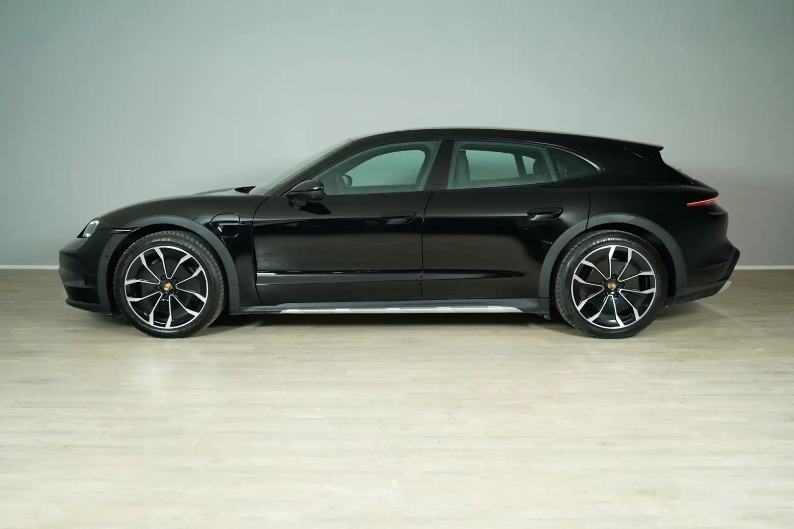 Porsche Taycan 4 Cross Turismo Schwarz - 2