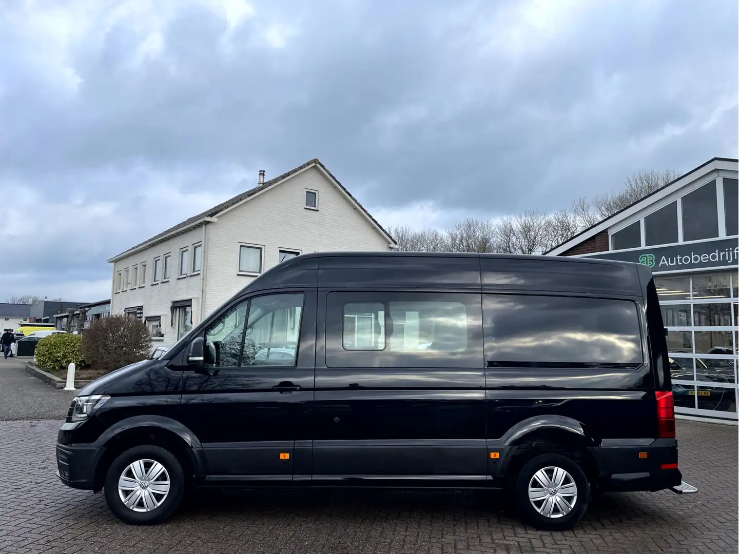 Volkswagen Crafter 35 2.0 TDI 140pk L3H2 Highline Camera, Trekhaak, C Zwart - 2