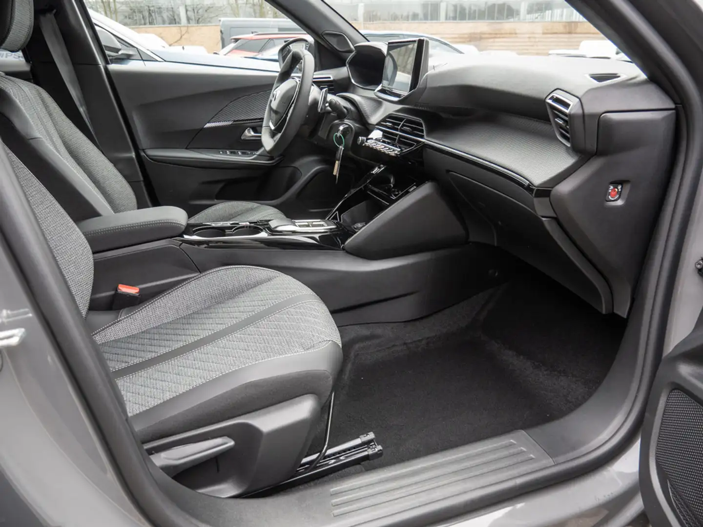 Peugeot 2008 Allure PureTech 130 EAT8 *ABVERKAUF* Grau - 2