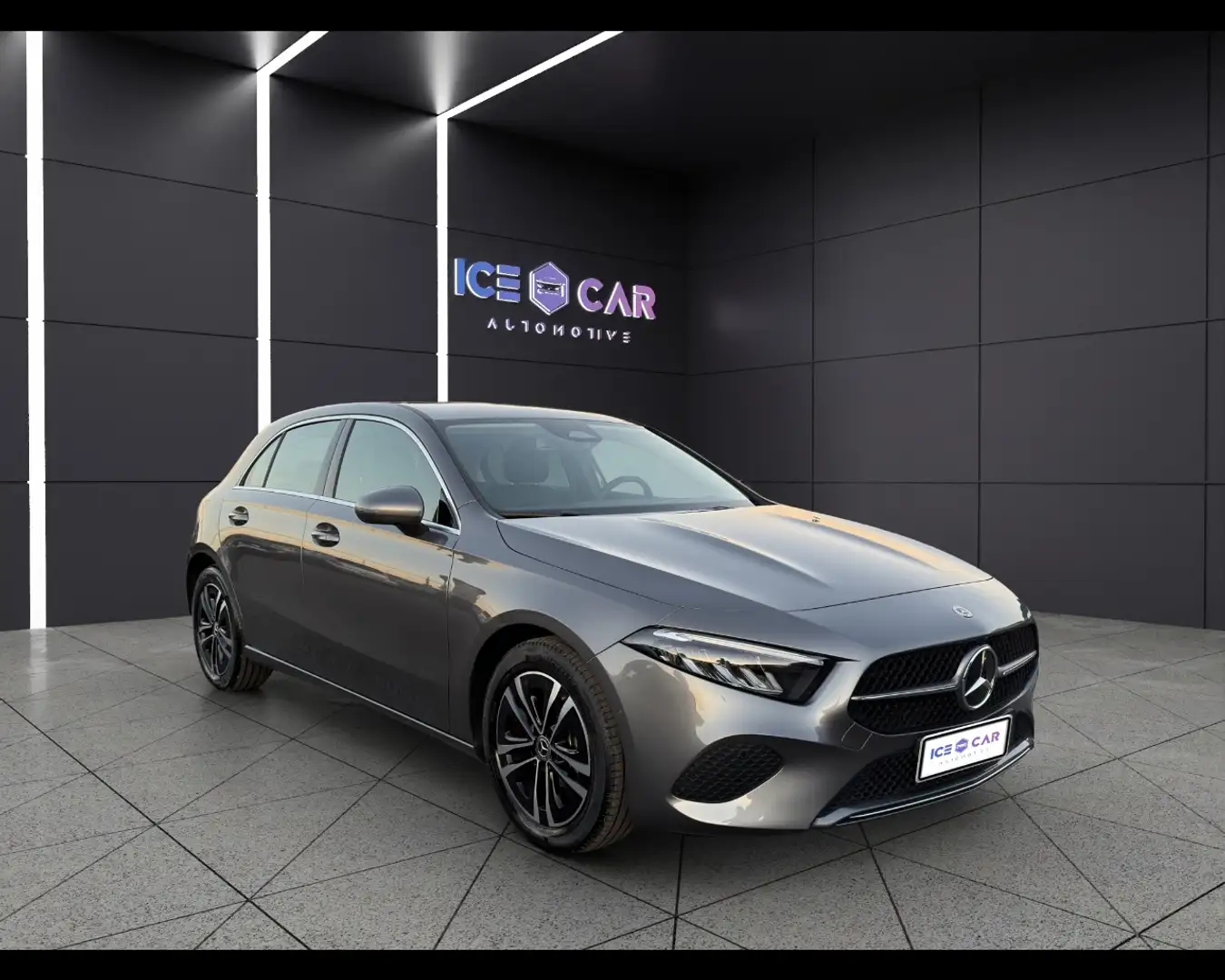 Mercedes-Benz A 180 - A 180 Automatic SPORT PROGRESSIVE ADVANCED Grijs - 2