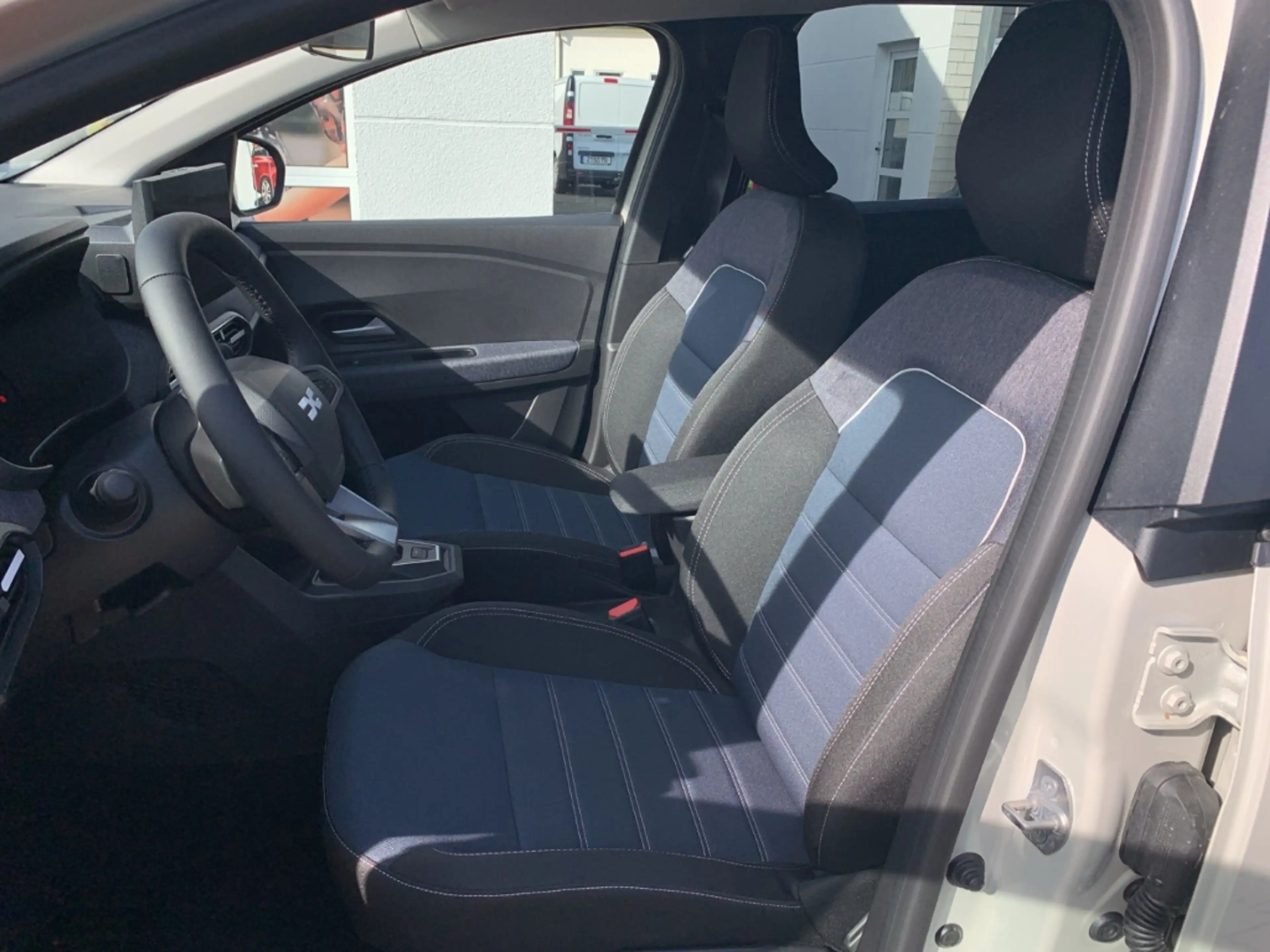 Dacia Jogger JOURNEY HYBRID 155 Journey SHZ+PDC+NAV+KAMERA+LED — photo 9