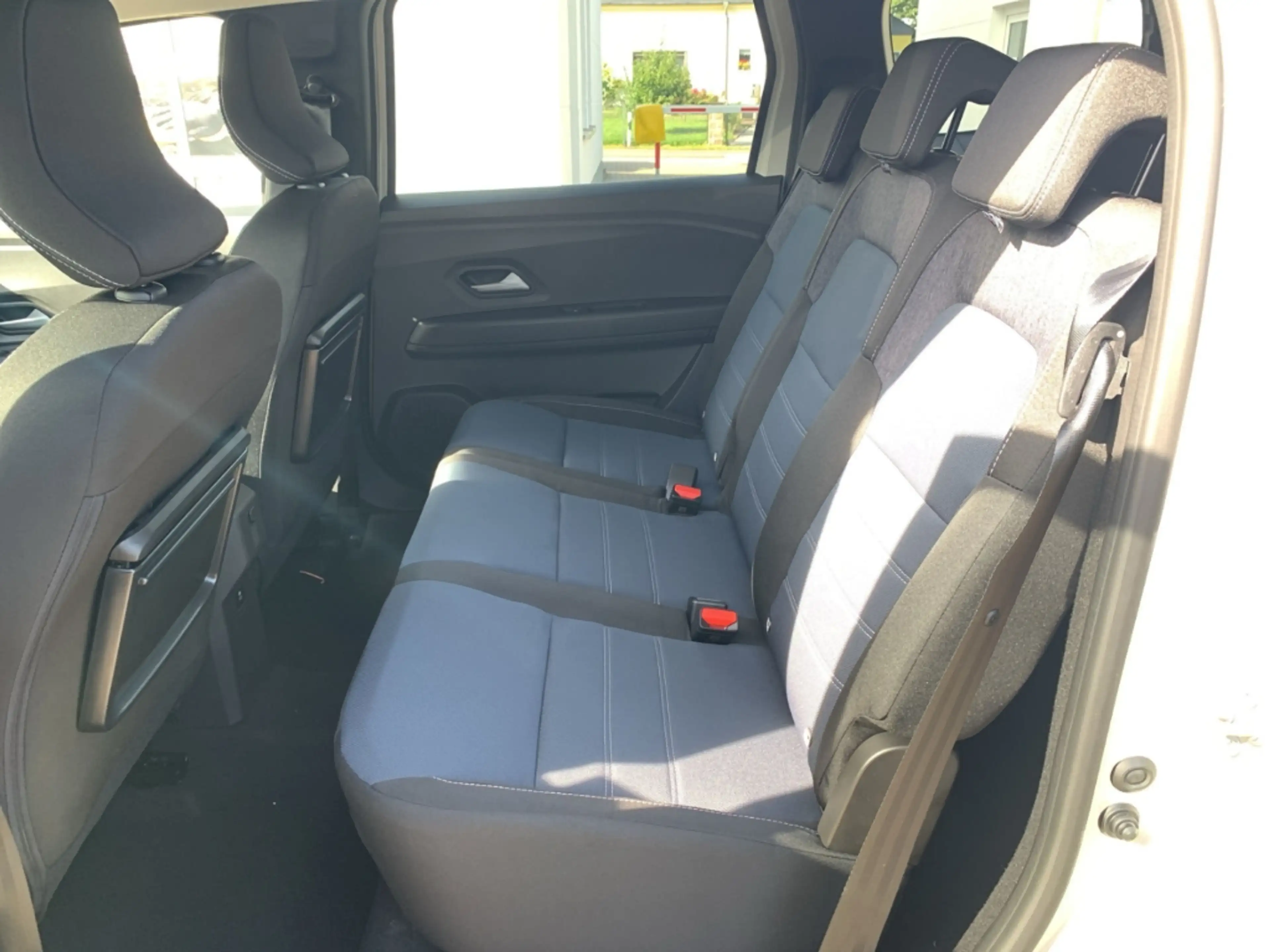 Dacia Jogger JOURNEY HYBRID 155 Journey SHZ+PDC+NAV+KAMERA+LED — photo 11