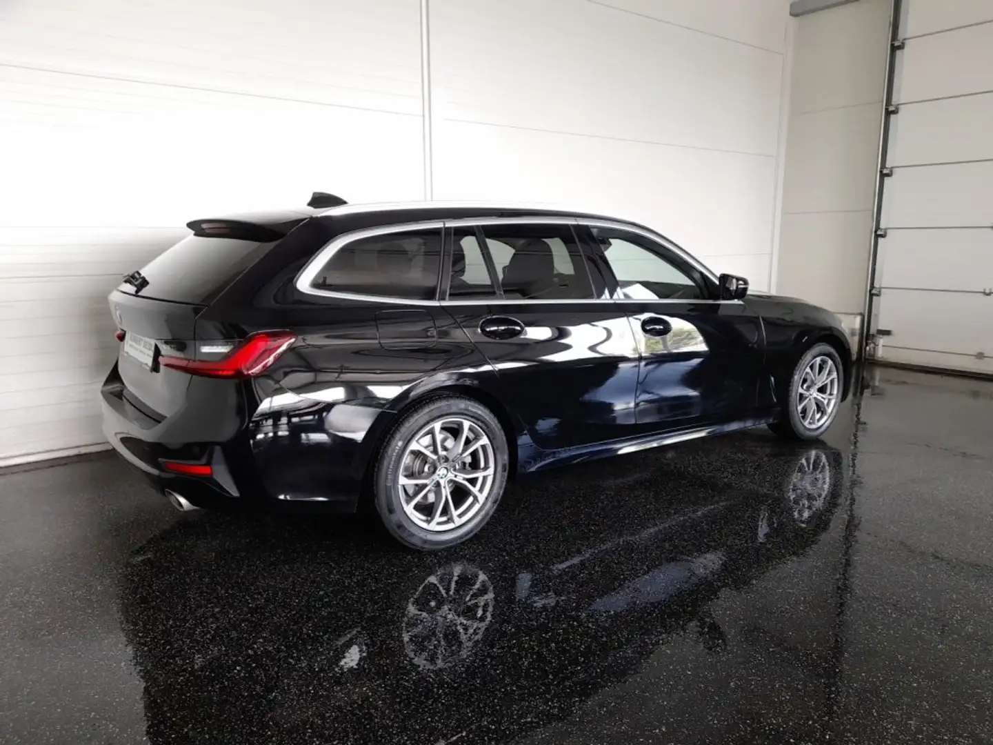 BMW 320 d SPORTLINE Touring 4x4 Aut. *VOLL LED / NAVI / LIVE COCKPIT PROF. / HEAD-UP / VOLLEDER / DRIVING ASSISTANT / KEYLESS* Schwarz - 2