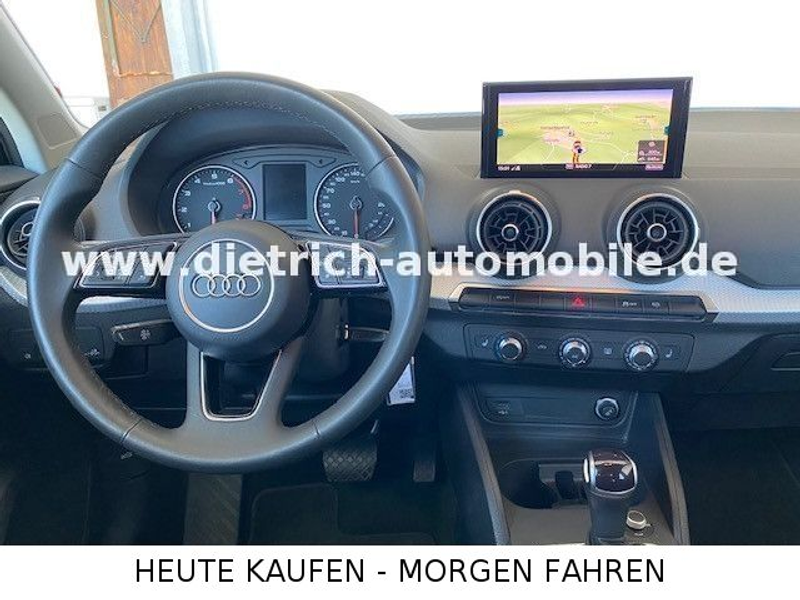 Audi Q2 TFSI S line DSG PDC SHZ LED Apple Carplay — photo 12