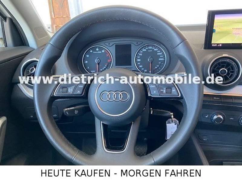 Audi Q2 TFSI S line DSG PDC SHZ LED Apple Carplay — photo 10