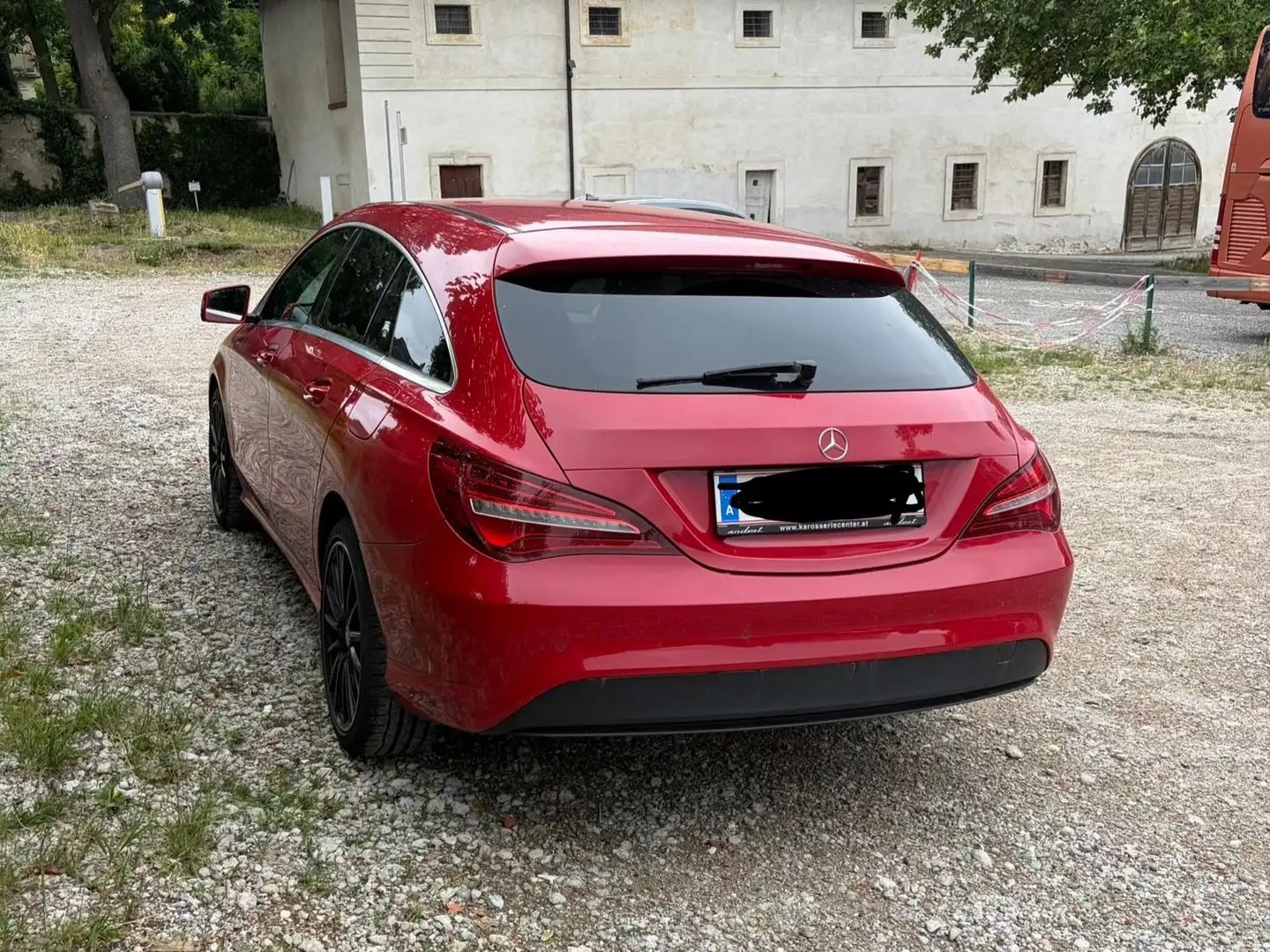 Mercedes-Benz CLA 200 CLA 200 d Shooting Brake Austria Edition Aut. Austria Edition Rot - 2