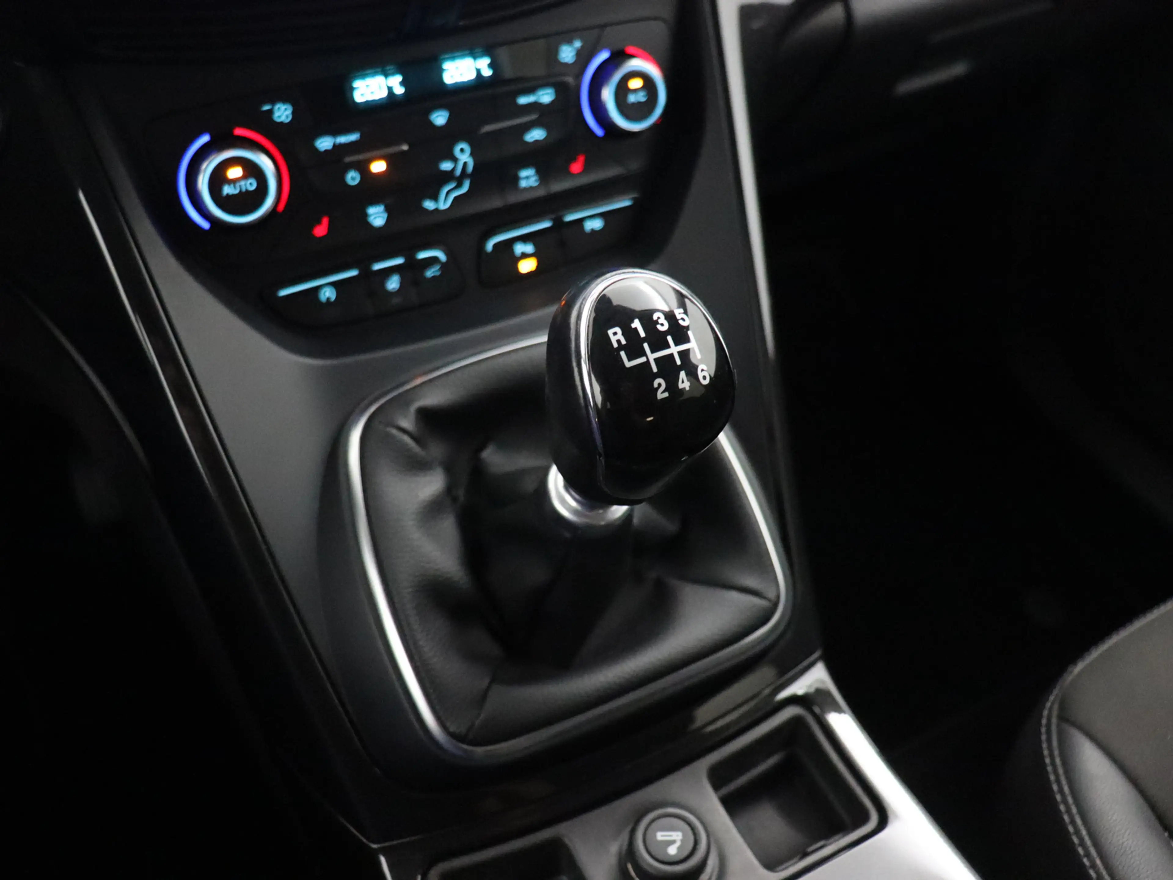Ford Kuga 1.5 EcoBoost ST Line Apple Carplay/Android Auto, C — photo 40