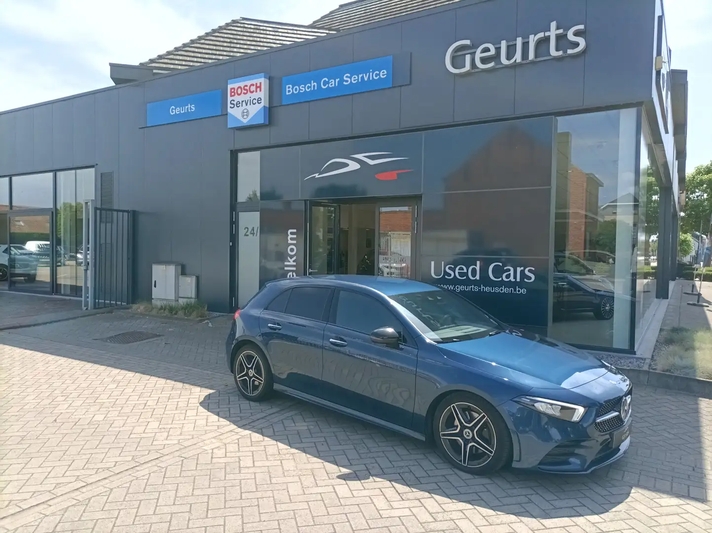 Mercedes-Benz A 220 A 220 7G-DCT AMG Line Blauw - 1