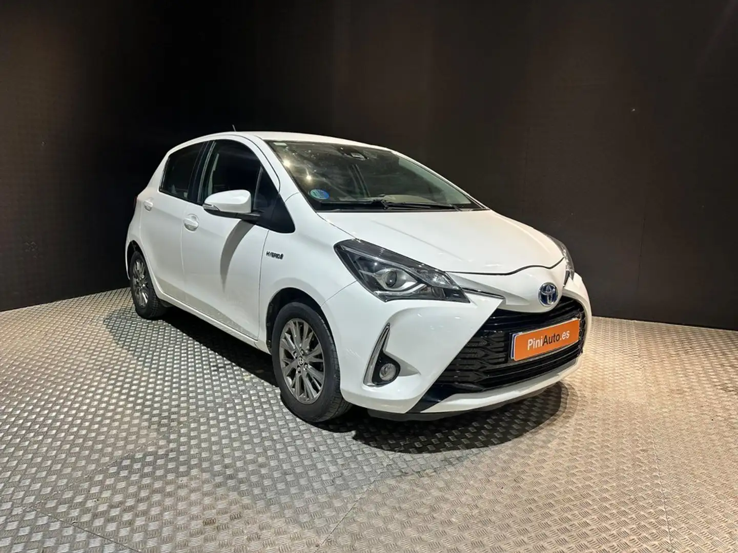Toyota Yaris 1.5 Hybrid Active Blanc - 2