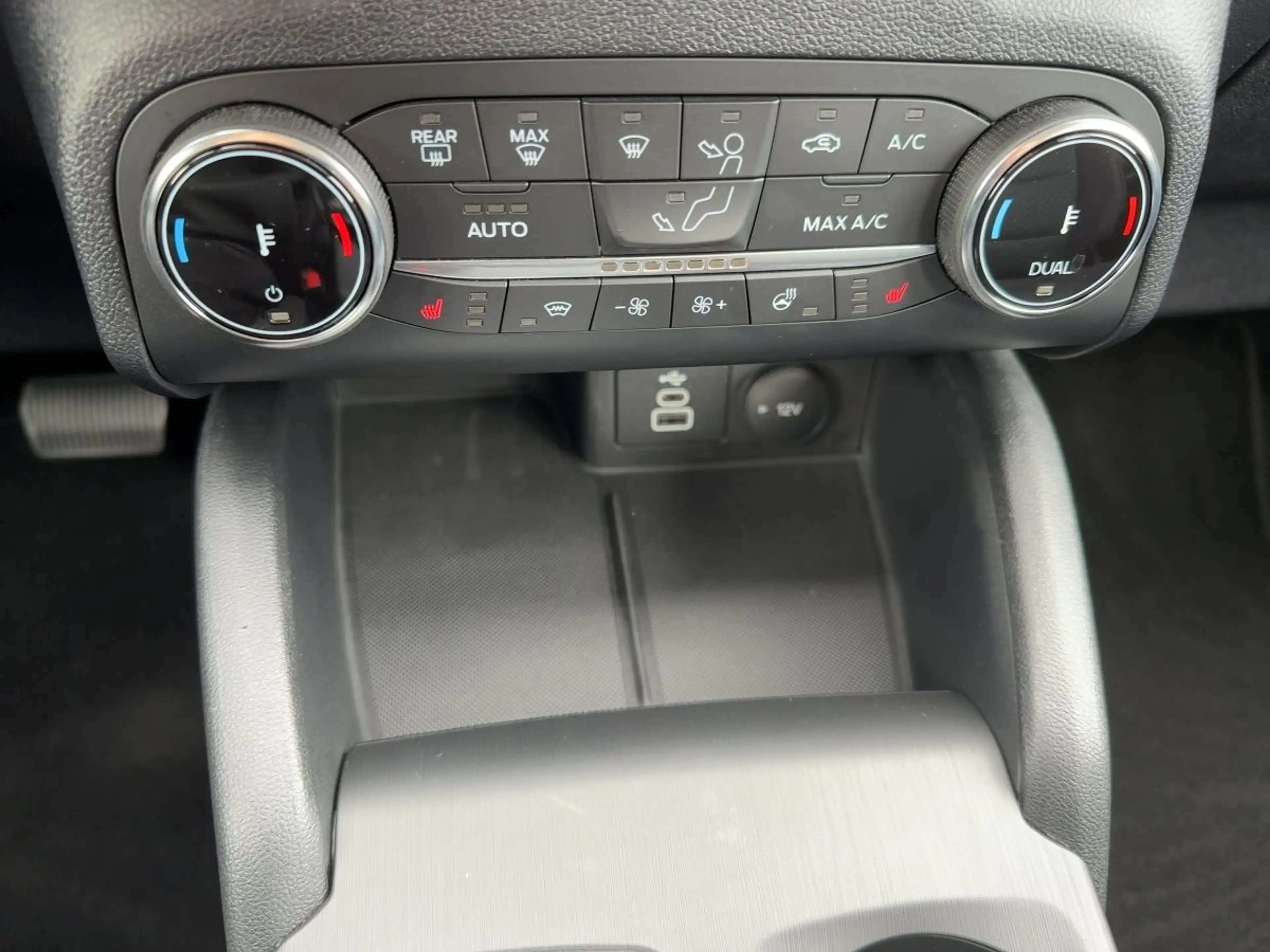 Ford Kuga Cool&Connect Navi+PDC+Klima+Winterpaket — photo 13