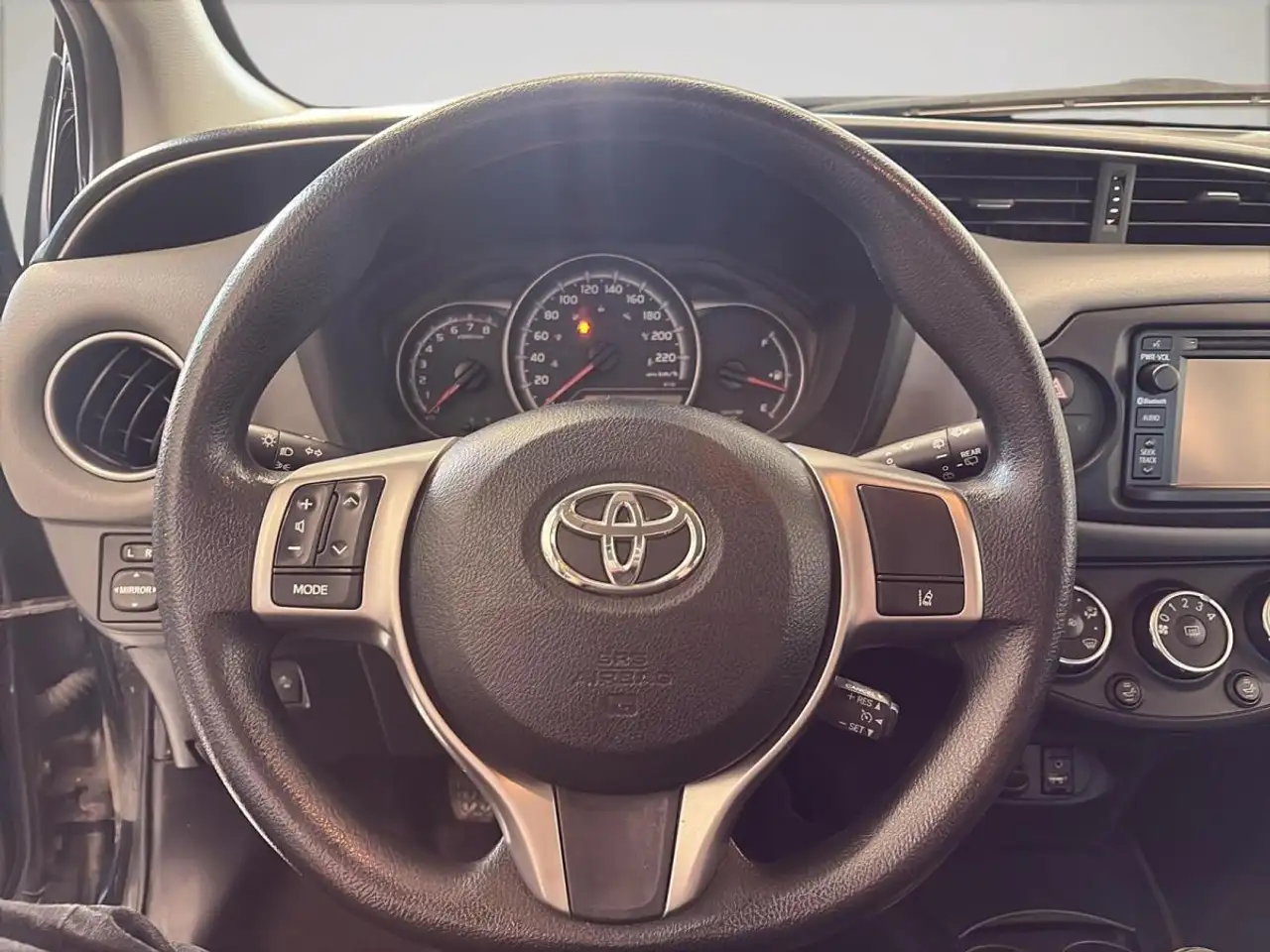 Toyota Yaris снимка Toyota Yaris