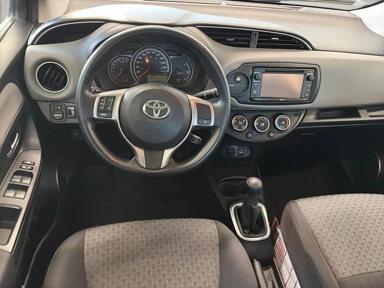 Toyota Yaris снимка Toyota Yaris