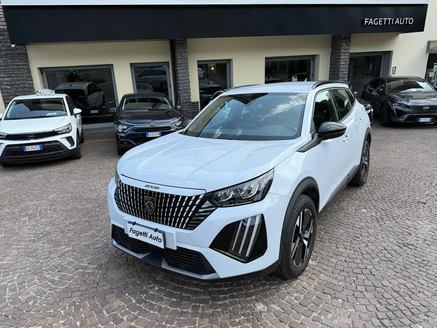Peugeot 2008 1.2 PURETECH 100CV ALLURE Blanco - 1