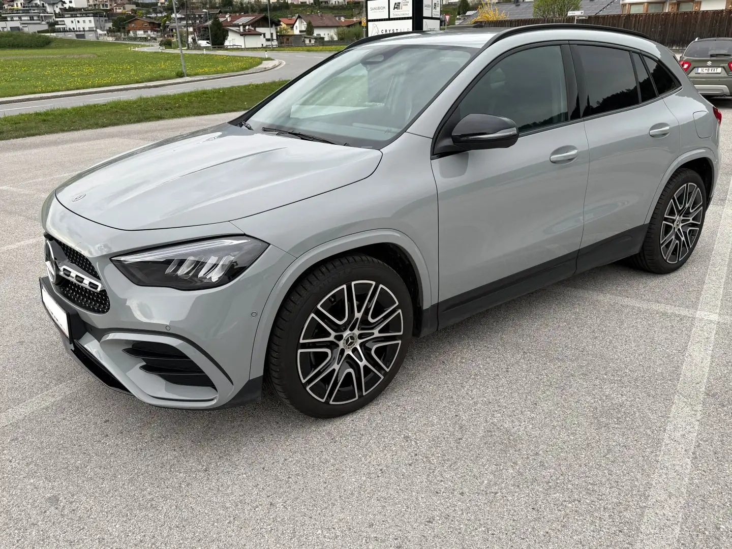 Mercedes-Benz GLA 200 GLA 200 d 4matic Entry AMG-Special-Edition Automatik mit Anhängerkupplung Grau - 1
