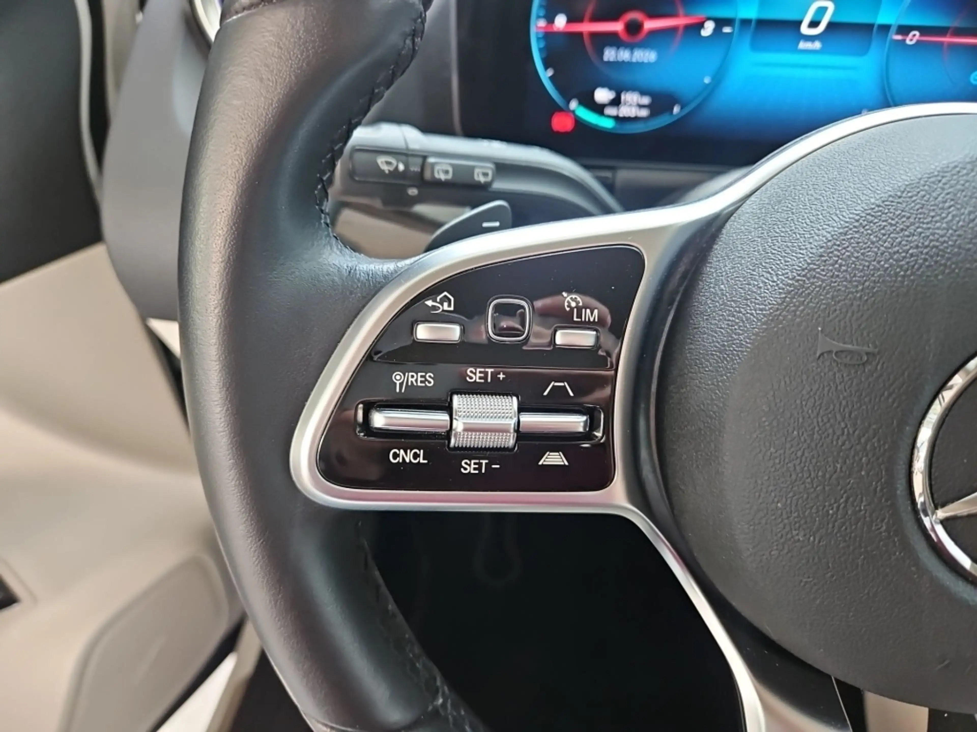 Mercedes-Benz EQA 250 + Progressive ACC Memory 360° LED Sound — photo 15
