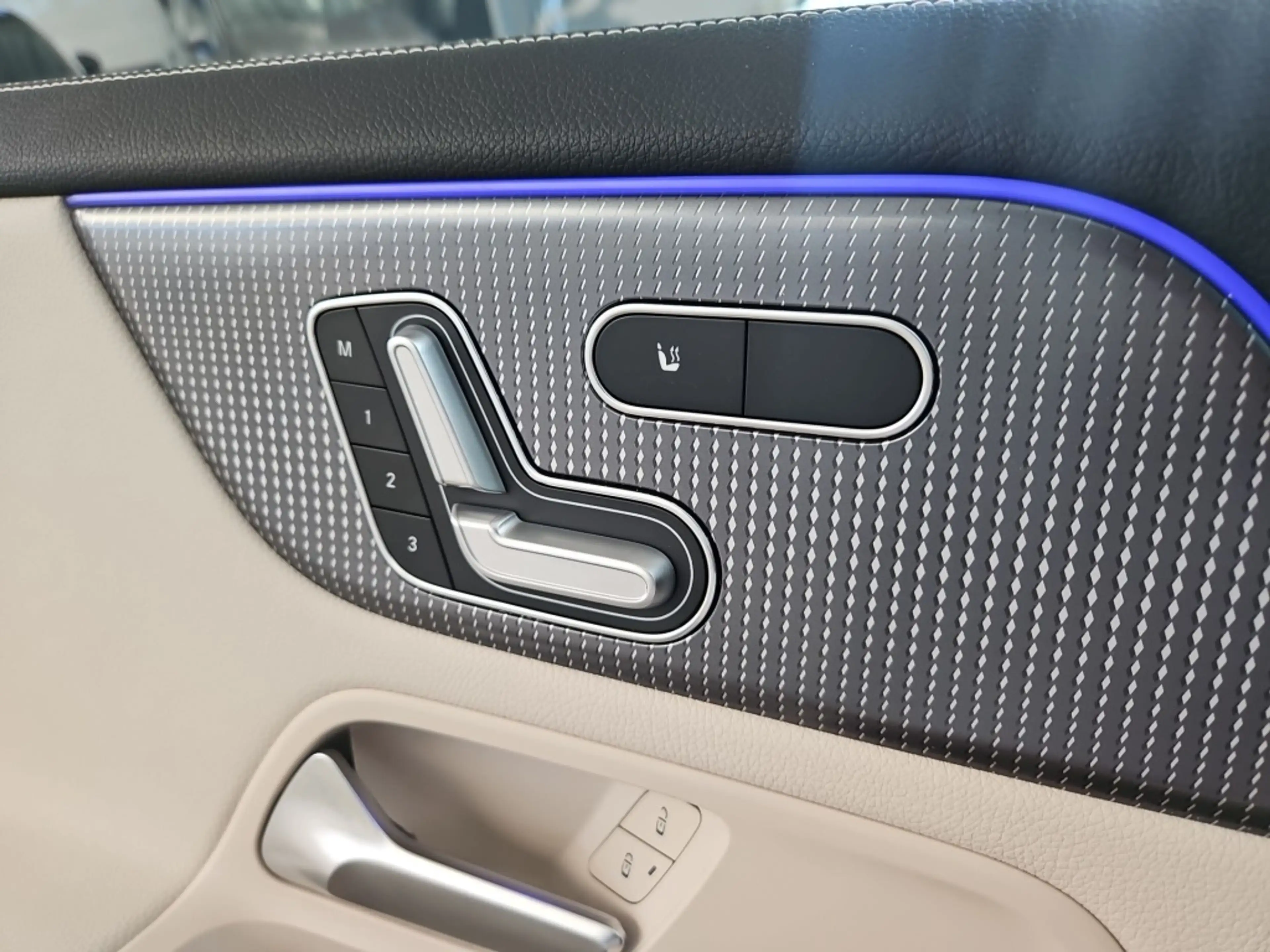 Mercedes-Benz EQA 250 + Progressive ACC Memory 360° LED Sound — photo 13