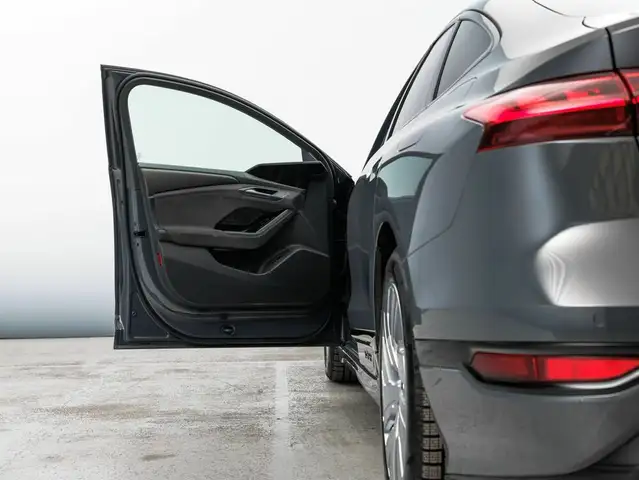 Audi A6 view 15